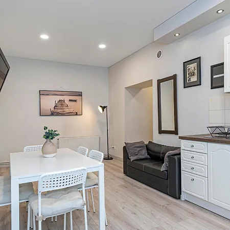 Centre 3bd By Hostlovers